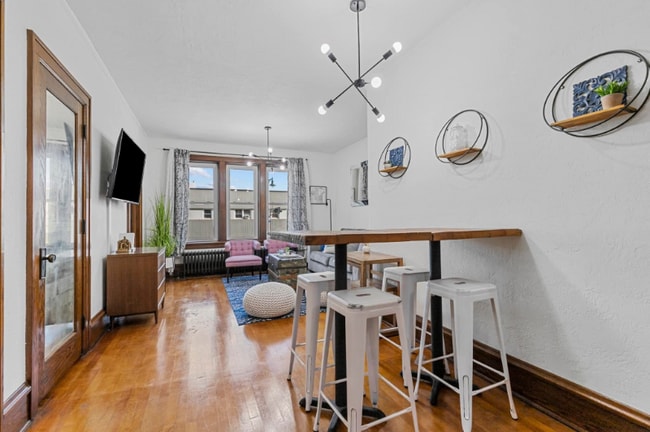 231 E College Ave in Appleton, WI - Foto de edificio - Building Photo