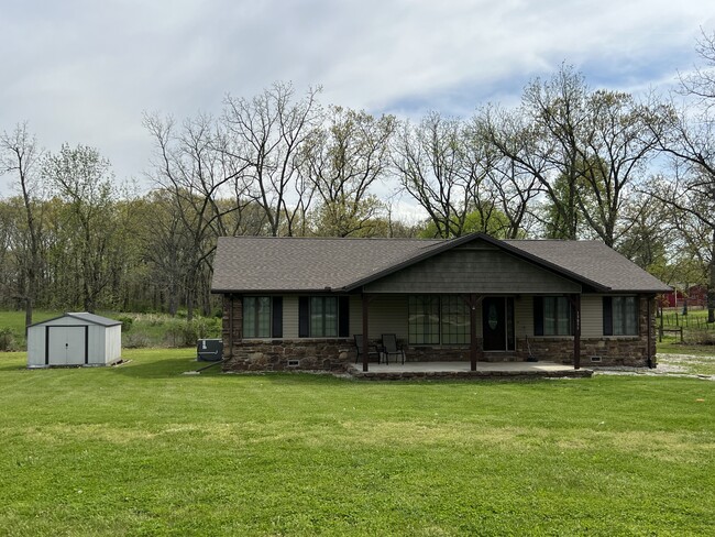 13895 Bertschy Rd in Pea Ridge, AR - Foto de edificio - Building Photo