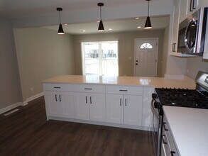 111 W Green Meadows Blvd in Streamwood, IL - Building Photo - Building Photo