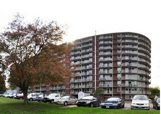 Belair Towers in Brockton, MA - Foto de edificio