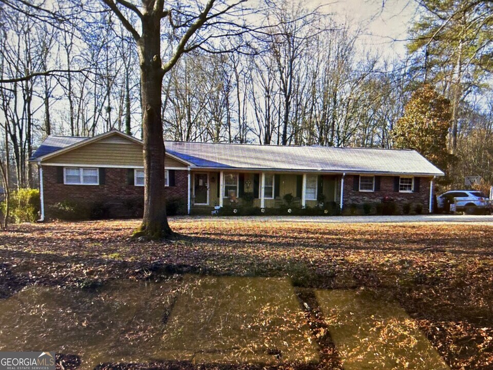 1241 Robinhood Rd in Watkinsville, GA - Building Photo