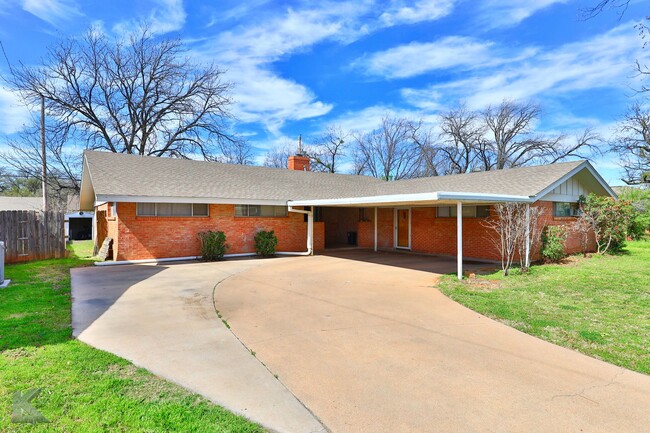 902 Harwell St in Abilene, TX - Foto de edificio - Building Photo