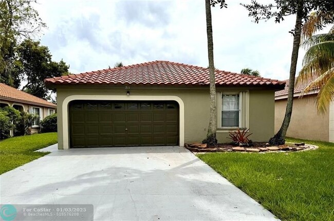 711 NW 182nd Way in Pembroke Pines, FL - Building Photo - Building Photo