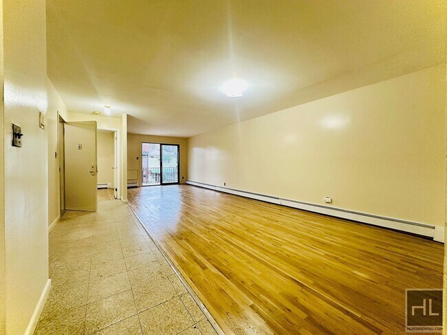 ELY AVENUE, Unit 2 in Bronx, NY - Foto de edificio - Building Photo