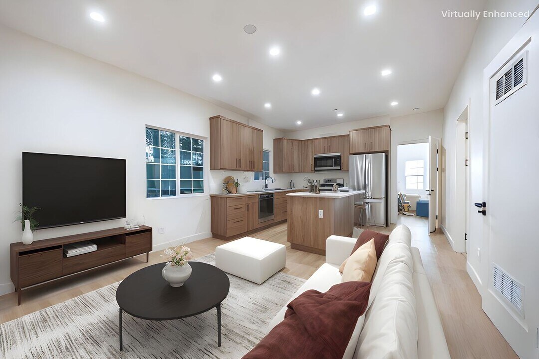 4220 W Adams Blvd in Los Angeles, CA - Building Photo