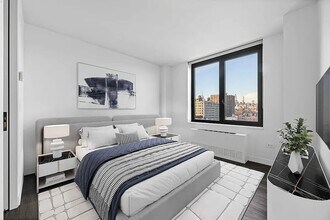250 E Houston St, Unit 7LL in New York, NY - Building Photo - Building Photo