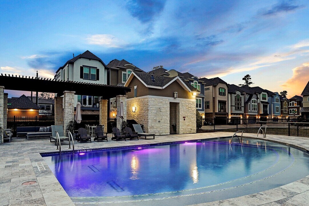 11005 Acorn Falls Dr in Houston, TX - Building Photo