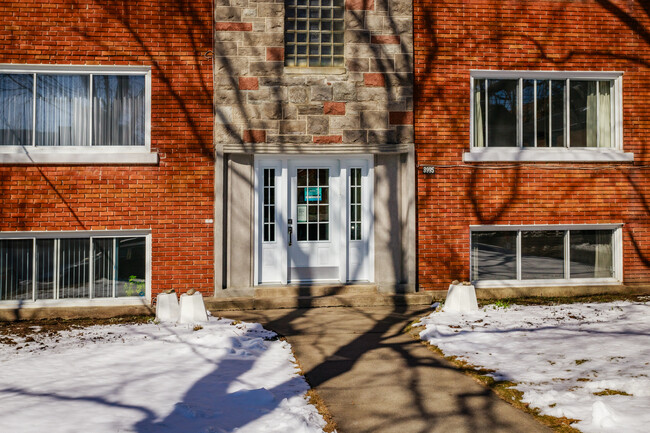 3995 Édouard-Montpetit Boul in Montréal, QC - Building Photo - Building Photo