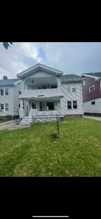 2027 Chesterland Ave in Lakewood, OH - Building Photo