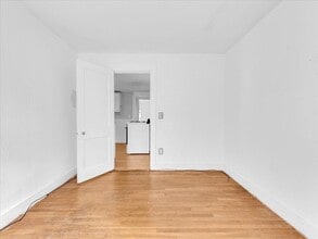 16 Kilby St, Unit 3 in Woburn, MA - Foto de edificio - Building Photo