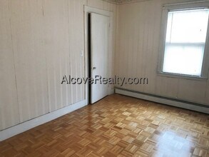 74 Otis St, Unit 2R in Cambridge, MA - Foto de edificio - Building Photo