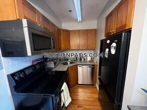 19 Arizona Terrace-Unit -4 in Arlington, MA - Building Photo - Building Photo