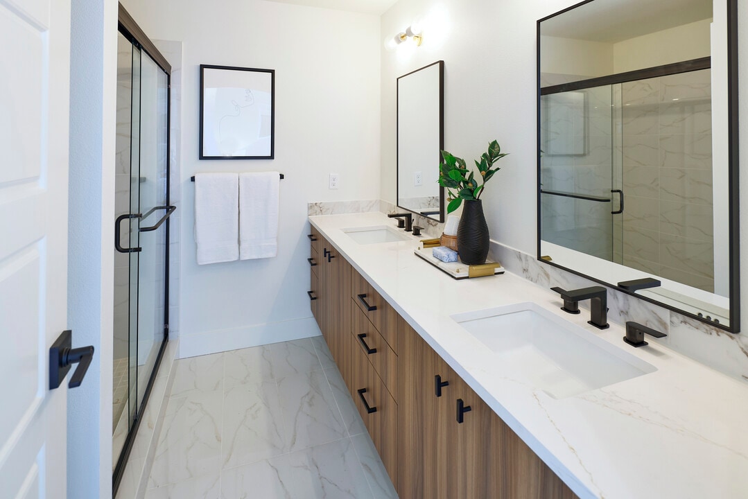 140 Sacramento Townhomes in Portland, OR - Building Photo