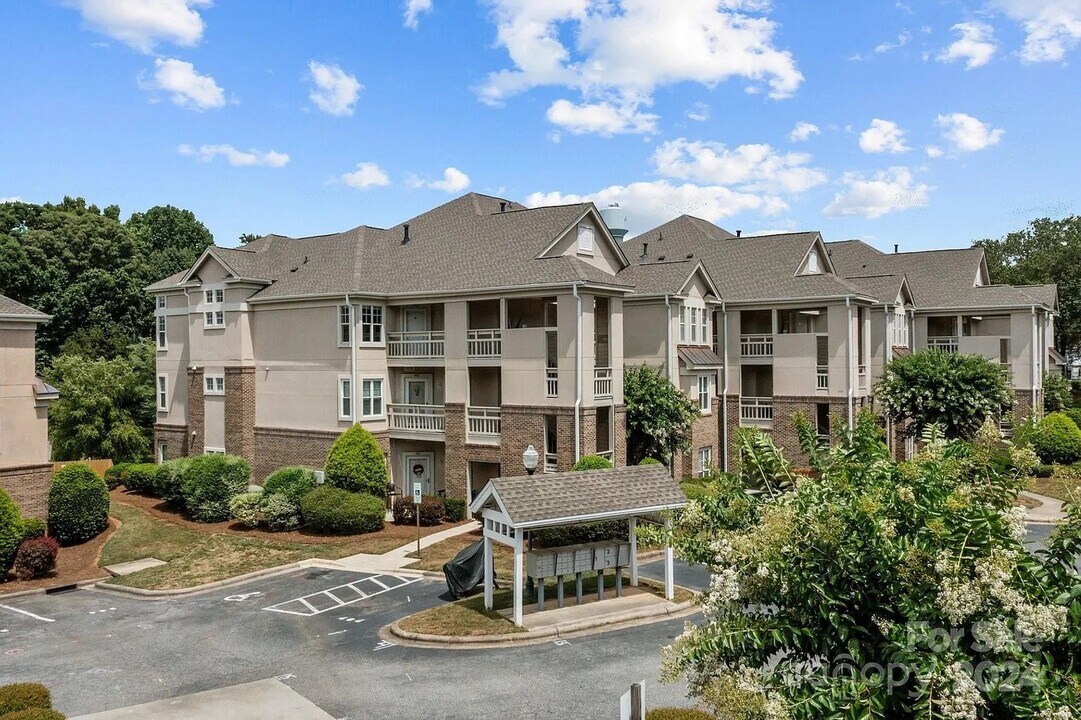 108 Pier 33 Dr in Mooresville, NC - Building Photo