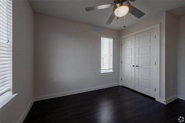 property at 2401 E Oltorf St