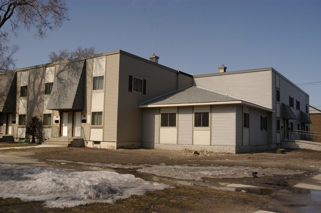 Homewood Village in Gary, IN - Building Photo