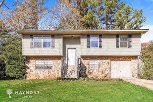 8138 Englewood Trail in Riverdale, GA - Building Photo