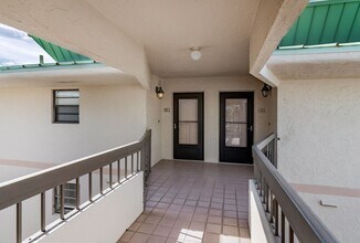 845 Collier Ct in Marco Island, FL - Building Photo - Building Photo