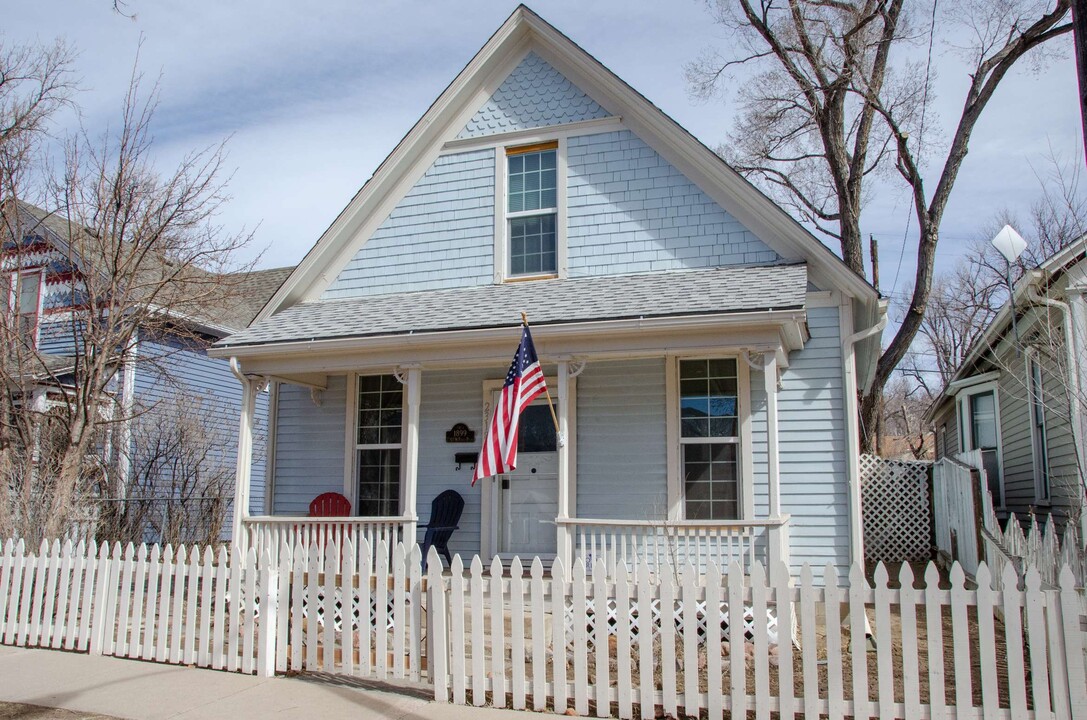 2318 W Pikes Peak Ave in Colorado Springs, CO - Building Photo