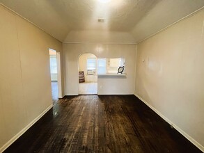 1033 SW 63rd St in Oklahoma City, OK - Building Photo - Building Photo