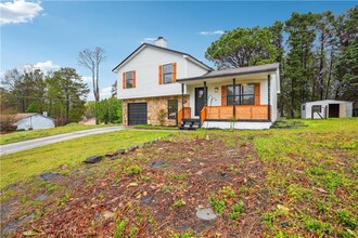 10386 Wisteria Ln in Jonesboro, GA - Building Photo - Building Photo