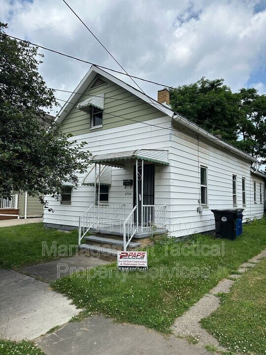 6709 Fullerton Ave in Cleveland, OH - Building Photo
