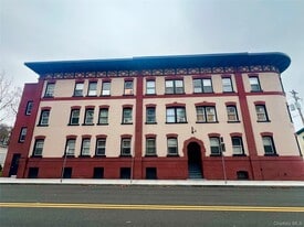 101 Wickham Ave in Middletown, NY - Building Photo