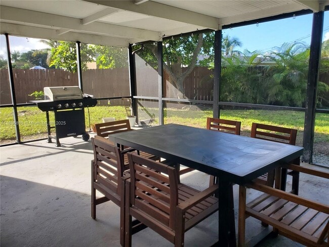 9400 SW 180th St in Palmetto Bay, FL - Building Photo - Building Photo