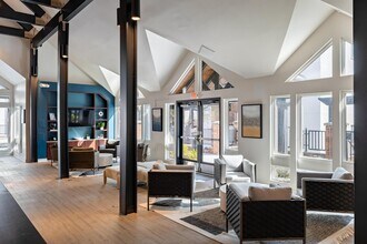 Avia Apartments on College Blvd in Overland Park, KS - Building Photo - Building Photo