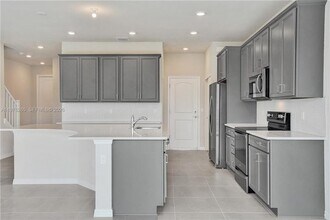 2202 Appleton Cir S in Oakland Park, FL - Foto de edificio - Building Photo