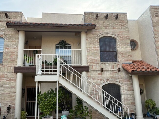 property at 1401 E Gustavus St