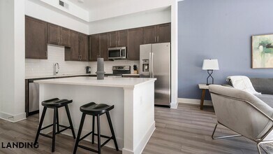 2250 McGregor Blvd, Unit 1121 in Ft. Myers, FL - Building Photo - Building Photo