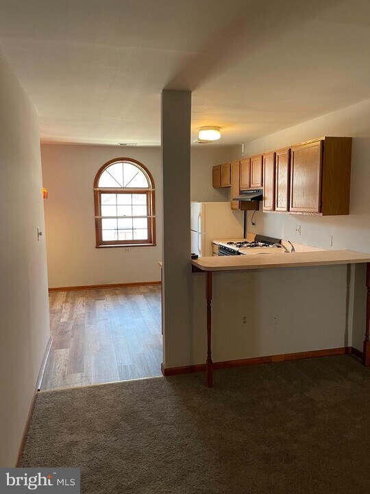 323 S Conkling St-Unit -B in Baltimore, MD - Building Photo