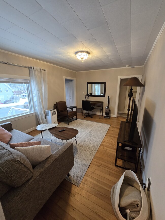 332 Broadway in Bangor, ME - Foto de edificio - Building Photo