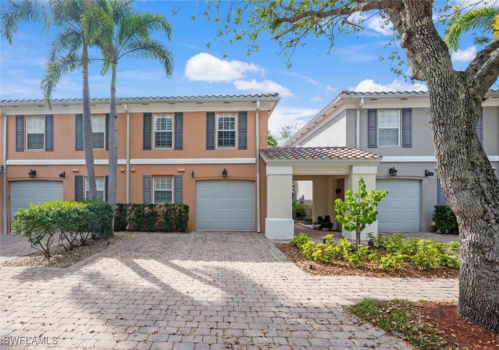 5417 Cove Cir in Naples, FL - Building Photo