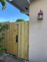 8635 SW 102nd Ave in Miami, FL - Building Photo