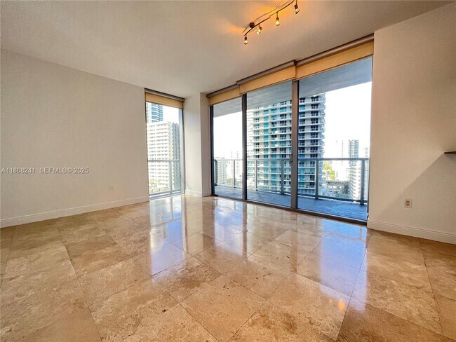 1050 Brickell Ave, Unit 1514 in Miami, FL - Building Photo - Building Photo