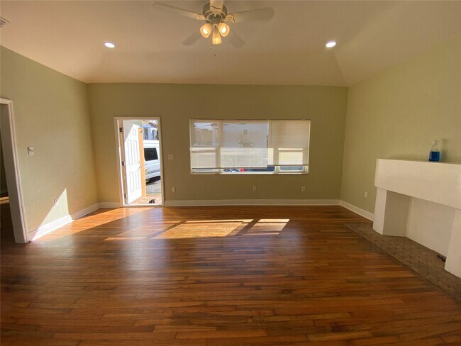 1655 Hayes St in Hollywood, FL - Building Photo - Building Photo