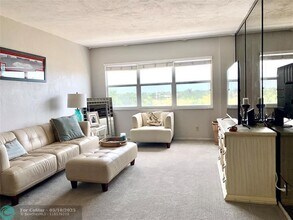 2555 NE 11th St in Fort Lauderdale, FL - Building Photo - Building Photo