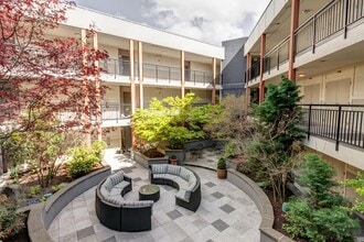 700 Broadway Apartments in Seattle, WA - Building Photo - Building Photo