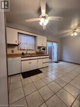 24 Elmsdale Dr in Kitchener, ON - Building Photo - Building Photo