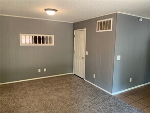 1807 Cambridge St in Springdale, AR - Building Photo - Building Photo