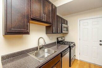 3402 W Berteau Ave-Unit -3402-G in Chicago, IL - Building Photo - Building Photo