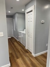 913 E Myrtle Ave in Johnson City, TN - Foto de edificio - Building Photo