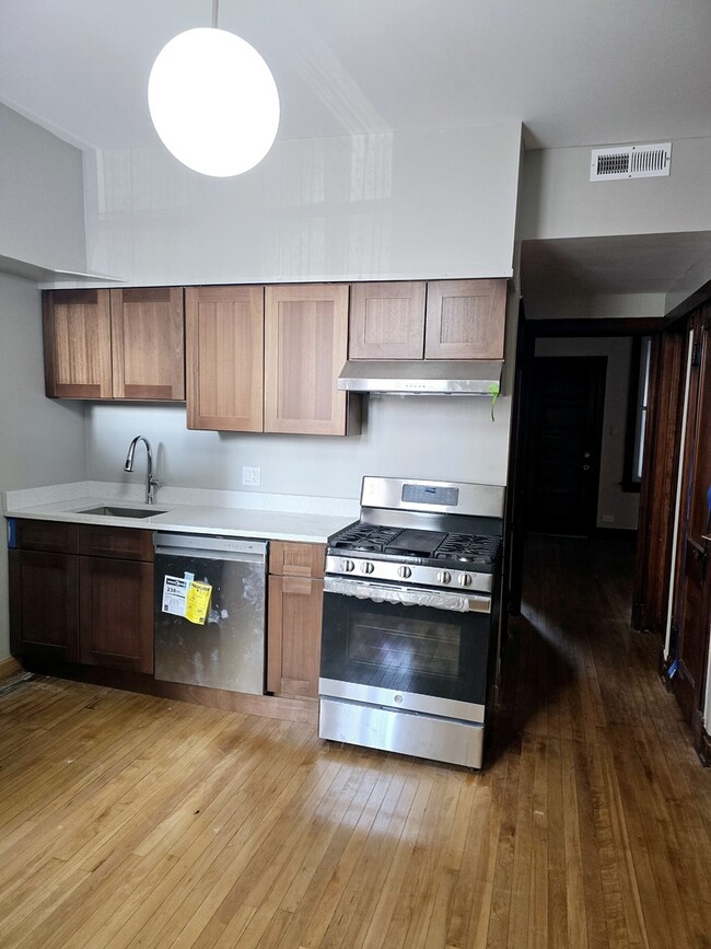 property at 919 N Leavitt St