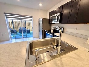 544 NE 4th St in Florida City, FL - Building Photo - Building Photo