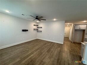 408 W Crestwood Dr in Victoria, TX - Building Photo - Building Photo
