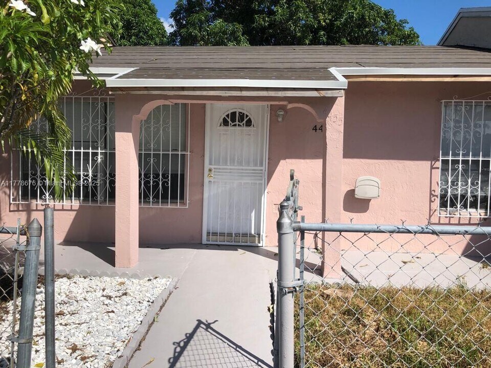 4455 NW 185th St in Miami Gardens, FL - Building Photo