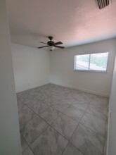 7536 Fenwick Cove Ln in Orlando, FL - Foto de edificio - Building Photo
