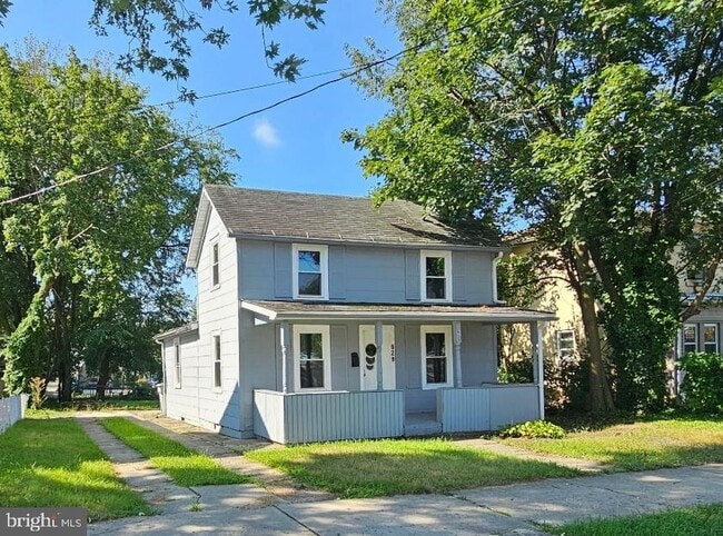 property at 629 E Quince St